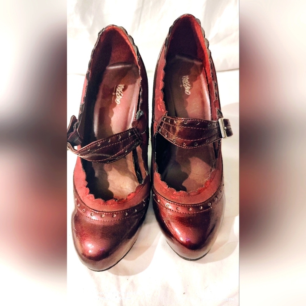 Stunning Mossimo Mary Jane heels in burgundy—vintage-inspired elegance. 8.5